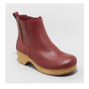 𝅺⭐️UNIVERSAL Thread Burgundy Red Memory Foam Judith Clog Boots Size 5⭐️